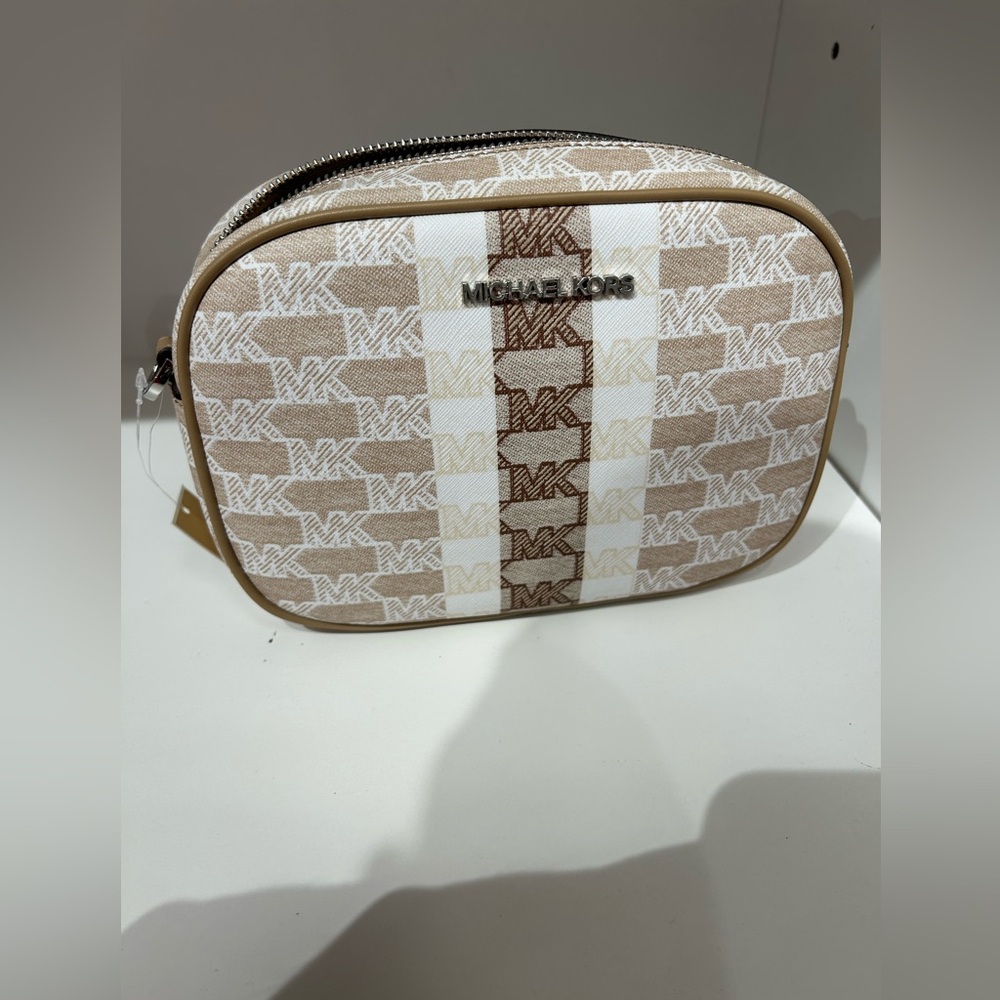 Michael Kors Oval Cross body jet set travel MD in camel new with tag